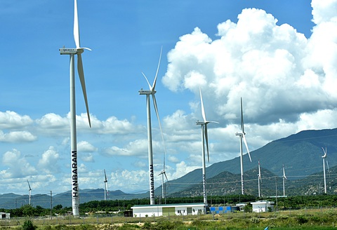 Những cây điện gió nằm dọc theo quốc lộ 1, thuộc huyện Thuận Bắc, Ninh Thuận - Ảnh: T.T.D. Những cây điện gió nằm dọc theo quốc lộ 1, thuộc huyện Thuận Bắc, Ninh Thuận - Ảnh: T.T.D.