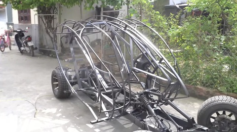 Thợ Việt gây kinh ngạc khi chế xe gỗ cho người ngoài hành tinh- Ảnh 2. Thợ Việt gây kinh ngạc khi chế xe gỗ cho người ngoài hành tinh- Ảnh 2.