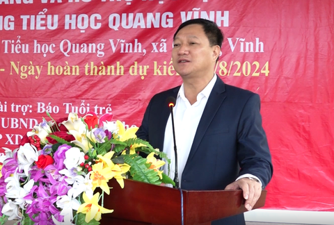 Khởi công khối phòng học 'Điểm trường vượt lũ' ở Hà Tĩnh- Ảnh 2. Ông Trần Hoài Đức phát biểu tại buổi lễ - Ảnh: H.A.