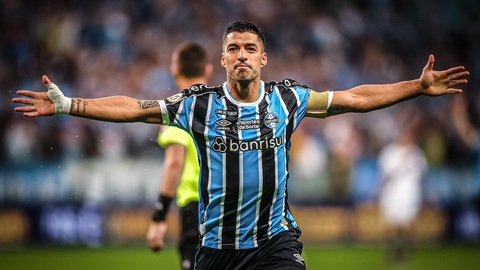Suarez chạy nước rút từ giữa sân ghi 'siêu phẩm' ở trận cuối cùng cho Gremio- Ảnh 1. Luis Suarez chính thức chia tay Gremio sau một năm gắn bó - Ảnh: Getty