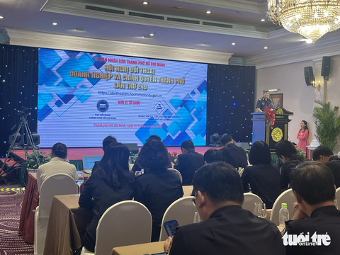 Sắp có cơ sở quản lý hải quan với hàng thương mại điện tử- Ảnh 1. Ông Nguyễn Hữu Nghiệp thông tin các quy định mới trong quản lý hải quan đến doanh nghiệp - Ảnh: N.BÌNH