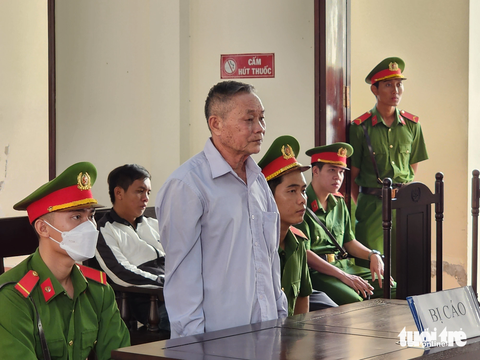 5 năm tù cho người cha đâm chết con do mâu thuẫn chia tài sản- Ảnh 1. Bị cáo Phan Văn Đực tại phiên tòa xét xử sơ thẩm - Ảnh: HOÀI THƯƠNG