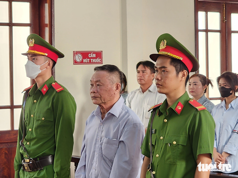 5 năm tù cho người cha đâm chết con do mâu thuẫn chia tài sản- Ảnh 2. Bị cáo Đực tại phiên tòa xét xử sơ thẩm - Ảnh: HOÀI THƯƠNG