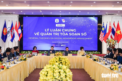 Hội thảo báo chí quốc tế “Quản trị tòa soạn báo chí số: Lý luận, thực tiễn, kinh nghiệm tại khu vực ASEAN” do Hội nhà báo Việt Nam tổ chức trong các ngày từ 06-12 đến 09-12-2023 - Ảnh: NAM TRẦN Hội thảo báo chí quốc tế “Quản trị tòa soạn báo chí số: Lý luận, thực tiễn, kinh nghiệm tại khu vực ASEAN”, do Hội Nhà báo Việt Nam tổ chức trong các ngày từ 6-12 đến 9-12 - Ảnh: NAM TRẦN