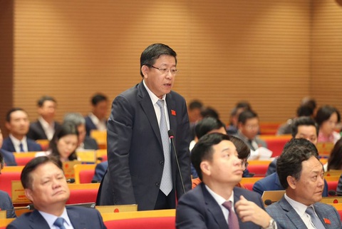'Điều chỉnh quy hoạch tổng thể dự án 148 Giảng Võ' - Ảnh 2. Ông Dương Đức Tuấn - phó chủ tịch UBND TP Hà Nội - trả lời tái chất vấn của đại biểu - Ảnh: QUANG VIỄN