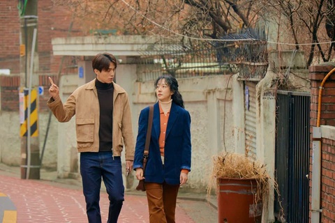'Tuyên ngôn độc thân' của mỹ nam Lee Dong Wook- Ảnh 4. Màn kết hợp của Lee Dong Wook và Lim Soo Young mang đến bất ngờ thú vị