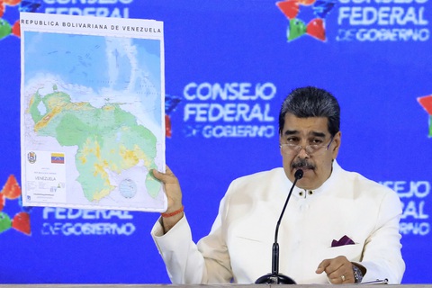 Tổng thống Venezuela Nicolas Maduro phát biểu trong cuộc họp tại dinh tổng thống Miraflores ở Caracas, ngày 5-12 - Ảnh: AFP Tổng thống Venezuela Nicolas Maduro phát biểu trong cuộc họp tại dinh tổng thống Miraflores ở Caracas, ngày 5-12 - Ảnh: AFP