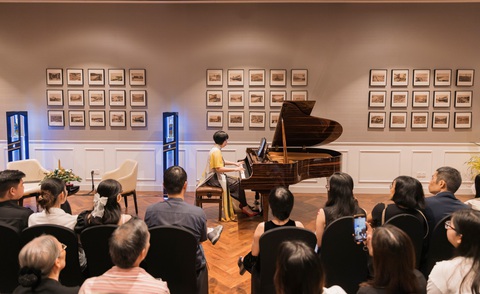 Nghệ sĩ piano Bích Trà: Tôi đi từng bước nhỏ- Ảnh 8. Với nghệ sĩ Bích Trà, làm nghệ sĩ biểu diễn là phải đàn thật nhiều, tập luyện mỗi ngày - Ảnh: BTC
