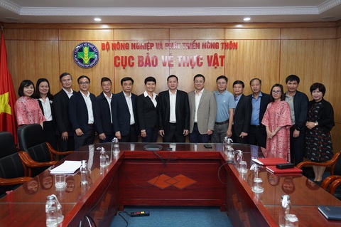 Ba tổ chức lớn phối hợp nghiên cứu mô hình sản xuất cây trồng bền vững- Ảnh 1. Cục Bảo vệ thực vật, Viện Thổ nhưỡng Nông Hóa và Công ty TNHH Yara Việt Nam ký kết bản ghi nhớ hợp tác giai đoạn 2024 - 2026