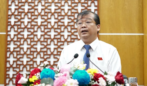 Kinh tế Tây Ninh: Tăng cao hơn bình quân chung cả nước nhưng chưa đạt mục tiêu của tỉnh- Ảnh 1. Phó chủ tịch thường trực UBND tỉnh Võ Đức Trong báo cáo tình hình phát triển kinh tế, xã hội năm 2023 - ẢNH: CTV