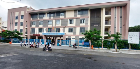 Toàn bộ học sinh trường công ở Khánh Hòa không phải đóng học phí 5 tháng- Ảnh 1. Học sinh Trường THCS Trưng Vương, TP Nha Trang (vừa được xây dựng lại mới) cùng học sinh toàn tỉnh Khánh Hòa sẽ được tỉnh hỗ trợ đóng 5 tháng học phí năm học mới - Ảnh: PHAN SÔNG NGÂN