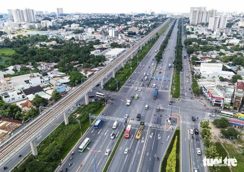 TP.HCM rót hơn 4.500 tỉ khép kín vành đai 2 phía đông- Ảnh 1. Đoạn vành đai 2 đi qua ngã tư Bình Thái (TP Thủ Đức) sẽ xây dựng cầu vượt - Ảnh: CHÂU TUẤN
