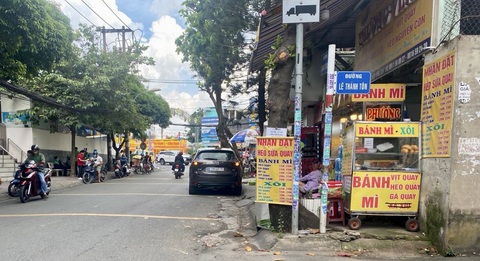 TP.HCM ban hành kế hoạch thu phí sử dụng tạm vỉa hè, lòng đường- Ảnh 1. TP.HCM sẽ tăng cường các biện pháp quản lý, sử dụng tạm lòng đường, vỉa hè hiệu quả - Ảnh: THU DUNG