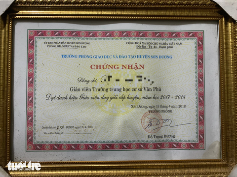 Cô giáo kể thường xuyên bị học sinh đánh, phụ huynh nói cô vẫn 'khiêu chiến' với lớp- Ảnh 3. Năm học 2017-2018, cô H. đạt danh hiệu giáo viên dạy giỏi cấp huyện - Ảnh: NGUYÊN BẢO