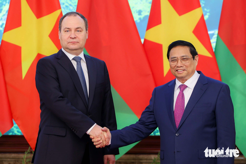 Thủ tướng Phạm Minh Chính đón, hội đàm Thủ tướng Belarus- Ảnh 6. Hai nhà lãnh đạo bắt tay nhau trước hội đàm - Ảnh: NGUYỄN KHÁNH