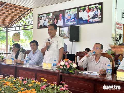 Đồng Tháp tổ chức Festival hoa kiểng Sa Đéc lần đầu tiên- Ảnh 1. Đại diện các hội quán và nông dân làm nghề hoa kiểng phát biểu trong buổi họp báo - Ảnh: ĐẶNG TUYẾT