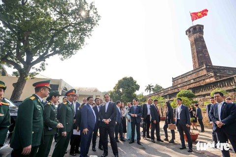 Thủ tướng Việt Nam, Belarus đi uống cà phê, ngắm Cột cờ Hà Nội- Ảnh 4. Di tích lịch sử Cột cờ Hà Nội là một trong các điểm đến không thể bỏ qua ở thủ đô của Việt Nam - Ảnh: NGUYỄN KHÁNH
