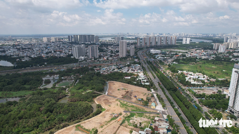 Giữa cơn khát nhà, TP.HCM có thêm 2.000 căn hộ từ nhà đầu tư Malaysia- Ảnh 1. Dự án Eaton Park của Gamuda Land nằm ở đường Mai Chí Thọ, giúp tăng thêm nguồn cung căn hộ cho khu vực phía đông TP.HCM - Ảnh: NGỌC HIỂN