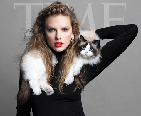 Taylor Swift được vinh danh Nhân vật của năm do tạp chí Time bình chọn - Ảnh: Time Taylor Swift và chú mèo Benjamin Button trên bìa tạp chí "Time" số đặc biệt - Ảnh: Time