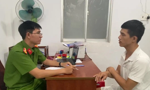 Vô tư để điện thoại ở hộc trước xe máy, cô gái bị cướp- Ảnh 2. Bùi Kỷ Cương tại cơ quan công an - Ảnh: Công an cung cấp