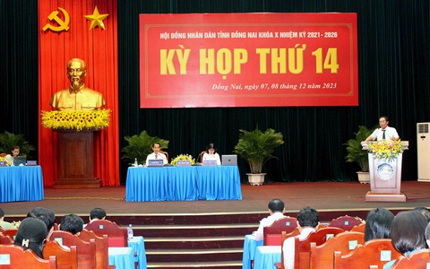 Chủ tịch HĐND tỉnh Đồng Nai dẫn đầu phiếu tín nhiệm cao- Ảnh 1. HĐND tỉnh Đồng Nai lấy phiếu tín nhiệm đối với 23 người. Kết quả, ông Thái Bảo, chủ tịch HĐND, dẫn đầu với số phiếu tín nhiệm cao với tỉ lệ 95,71% - Ảnh: H.M.