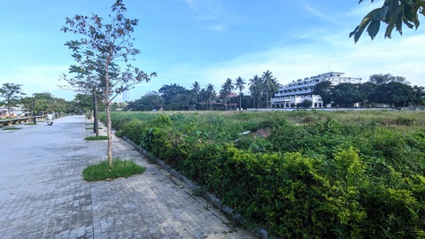 Huế sắp đưa lô ‘đất vàng’ sát sông Hương ra đấu giá- Ảnh 1. Khu "đất vàng" số 5 Lê Lợi sắp được đưa ra đấu giá, cho thuê - Ảnh: NHẬT LINH