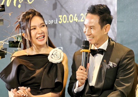 Vợ chồng đạo diễn Lý Hải - nhà sản xuất Minh Hà giới thiệu phim "Lật mặt 7: Một điều ước" - Ảnh: MI LY Vợ chồng đạo diễn Lý Hải - nhà sản xuất Minh Hà giới thiệu phim "Lật mặt 7: Một điều ước" - Ảnh: MI LY