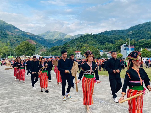 Tuần Văn hóa, du lịch Mường Tè - nơi hội tụ sắc màu biên cương- Ảnh 1. Tuần Văn hóa, thể thao và du lịch huyện Mường Tè (Lai Châu) diễn ra từ ngày 8 đến 11-12 - Ảnh: P.THẢO