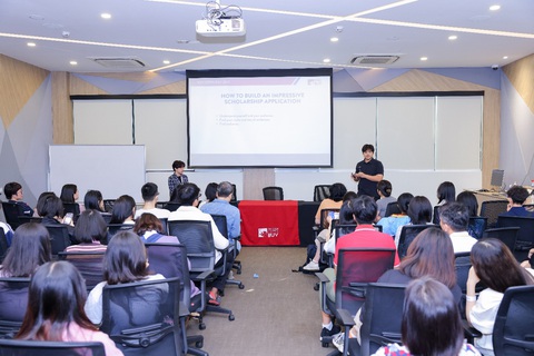 Sức hút BUV Open Day - Ngày trải nghiệm cho học sinh cấp 3- Ảnh 4. Thông tin chia sẻ về bí kíp chinh phục học bổng từ các quán quân học bổng
