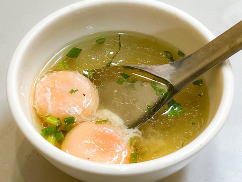 Nhiều nam giới mách nhau trứng gà trần giúp tăng cường sinh lý, cải thiện chuyện Nhiều nam giới mách nhau trứng gà chần giúp tăng cường sinh lý, cải thiện chuyện "chăn gối" - Ảnh: NAM TRẦN