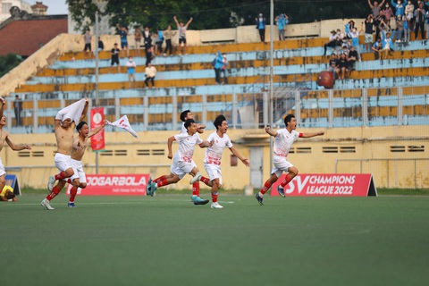 Màn ăn mừng chức vô địch rất cảm xúc của đội bóng Trường Đại học Giao thông vận tải tại SV Cup 2022 - Ảnh: SV Cup Màn ăn mừng chức vô địch rất cảm xúc của đội bóng Trường đại học Giao thông vận tải tại SV Cup 2022 - Ảnh: SV Cup