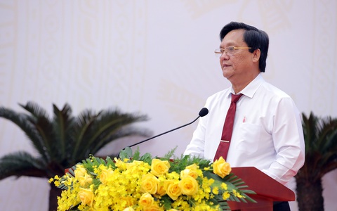 Bình Phước sẽ bổ sung chính sách khuyến khích, ưu đãi hỗ trợ đầu tư- Ảnh 1. Giám đốc Sở Kế hoạch và Đầu tư tỉnh Bình Phước Võ Sá trả lời chất vấn liên quan các vấn đề thu hút đầu tư, phát triển doanh nghiệp, giải ngân vốn đầu tư công - Ảnh: AN BÌNH