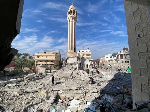 Một nhà thờ bị tàn phá ở dải Gaza ngày 8-12 - Ảnh: REUTERS Nhà thờ cổ bị tàn phá ở Gaza ngày 8-12 - Ảnh: REUTERS