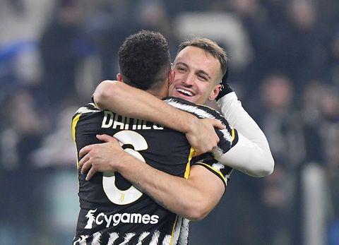 Tin tức thể thao sáng 9-12: Ronaldo cán mốc 1.200 trận đấu chuyên nghiệp- Ảnh 1. Juventus đánh bại Napoli để leo lên ngôi đầu bảng Serie A - Ảnh: REUTERS