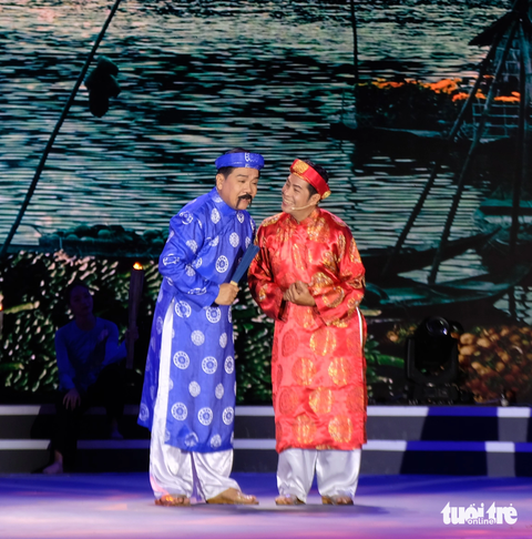 Tiết mục ca ra bộ Bùi Kiệm thi rớt trở về - Ảnh: LINH ĐOAN Tiết mục ca ra bộ Bùi Kiệm thi rớt trở về - Ảnh: LINH ĐOAN