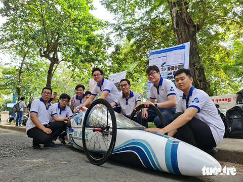 Tuổi trẻ sáng tạo hệ thống hỗ trợ lái xe an toàn, thùng rác thông minh- Ảnh 4. Một sản phẩm nhận được nhiều lời khen khi đến với liên hoan Tuổi trẻ sáng tạo TP.HCM từ Trường đại học Bách khoa (Đại học Quốc gia TP.HCM) - Ảnh: CÔNG TRIỆU