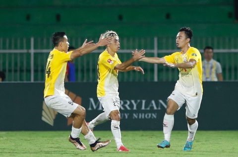Văn Lâm sai lầm như Karius khiến Bình Định nhận thất bại- Ảnh 3. Những bàn gỡ muộn màng không thể giúp Bình Định giữ lại 1 điểm - Ảnh: TUẤN HỮU