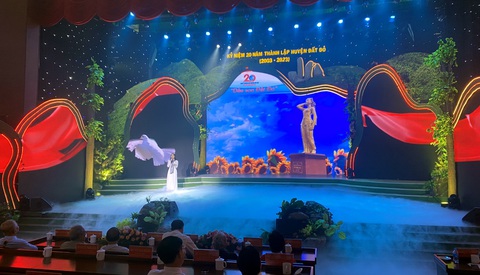 Đất Đỏ vươn mình nhờ nông thôn mới- Ảnh 1. Lễ kỷ niệm 20 năm thành lập huyện Đất Đỏ - Ảnh: ĐÔNG HÀ