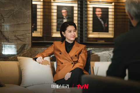 Lee Young Ae trong bộ phim mới Maestra: Strings of Truth Lee Young Ae trong Maestra: Strings of Truth - Ảnh: tvN