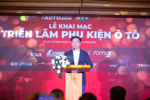 Triển lãm phụ kiện ô tô đầu tiên ở Việt Nam- Ảnh 1. Vào sáng 8-12, Triển lãm phụ kiện ô tô 2023 (Auto Accessories Show 2023) khai mạc tại Thủ Đức, TP.HCM. Đây là triển lãm chuyên ngành phụ tùng và linh kiện ô tô đầu tiên tại Việt Nam. Triển lãm diễn ra trong 3 ngày, từ ngày 8 đến 10-12. Trong hình là ông Đặng Khoa Vũ, trưởng ban tổ chức triển lãm - Ảnh: QUỐC MINH - BTC