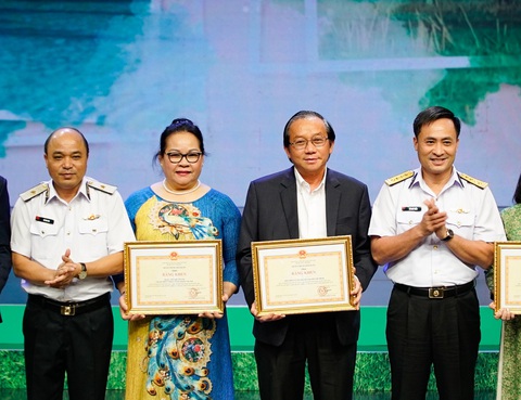 Vietjet đồng hành cùng Quỹ học bổng Vừ A Dính- Ảnh 2. Vietjet đồng hành cùng Quỹ học bổng Vừ A Dính- Ảnh 2.