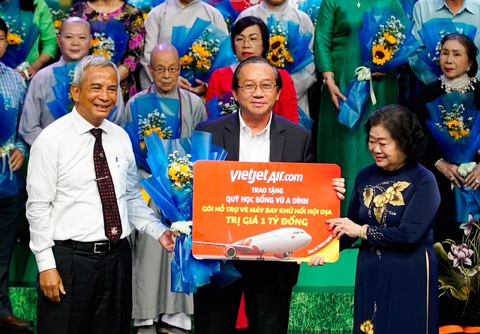 Vietjet đồng hành cùng Quỹ học bổng Vừ A Dính- Ảnh 3. Vietjet đồng hành cùng Quỹ học bổng Vừ A Dính- Ảnh 3.