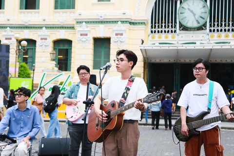 Nghe nhạc, xem xiếc, vẽ tranh tại Saigon Urban Street Fest- Ảnh 6. Nghe nhạc, xem xiếc, vẽ tranh tại Saigon Urban Street Fest- Ảnh 6.