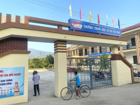 Diễn đàn Trường THCS Văn Phú, huyện Sơn Dương (Tuyên Quang), nơi xảy ra sự việc học sinh ném dép cô giáo - Ảnh: NGUYÊN BẢO