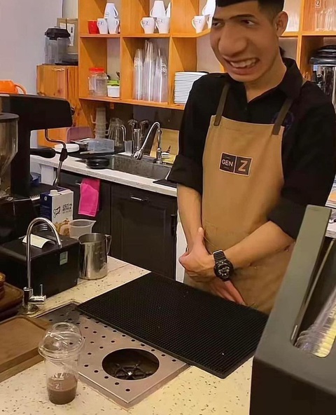Ảnh vui 1-2: Sáng giờ chờ mãi chưa thấy anh shipper giao thức ăn - Ảnh 6. Ảnh vui 1-2: Sáng giờ chờ mãi chưa thấy anh shipper giao thức ăn - Ảnh 6.