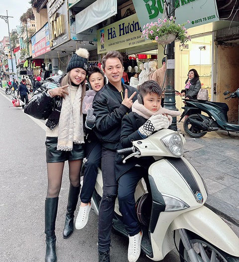 Ảnh vui sao Việt 1-2: MC Quyền Linh cõng cụ ông - Ảnh 10. Ảnh vui sao Việt 1-2: MC Quyền Linh cõng cụ ông - Ảnh 10.