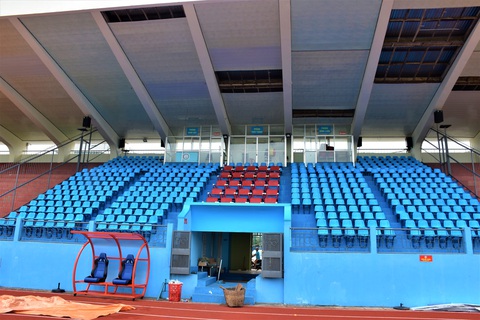 Khánh Hòa gấp rút sửa chữa sân vận động 19-8 trước mùa giải V-League 2023 - Ảnh 6. Khánh Hòa gấp rút sửa chữa sân vận động 19-8 trước mùa giải V-League 2023 - Ảnh 6.