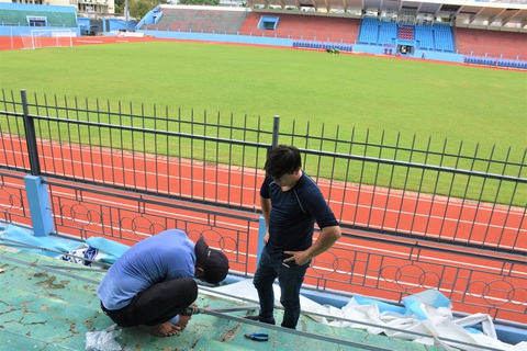 Khánh Hòa gấp rút sửa chữa sân vận động 19-8 trước mùa giải V-League 2023 - Ảnh 4. Khánh Hòa gấp rút sửa chữa sân vận động 19-8 trước mùa giải V-League 2023 - Ảnh 4.