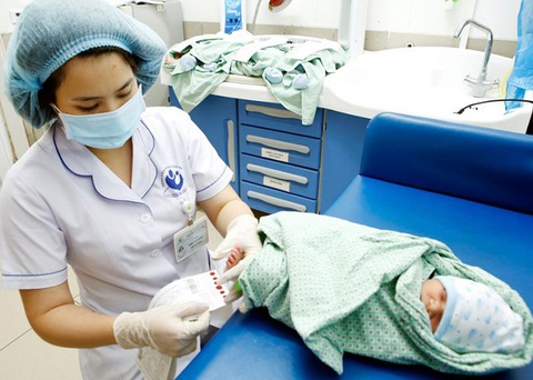 Mẹ ngoài 35 tuổi, bố trên 45 tuổi có nguy cơ sinh con khuyết tật - Ảnh 1. Mẹ ngoài 35 tuổi, bố trên 45 tuổi có nguy cơ sinh con khuyết tật - Ảnh 1.