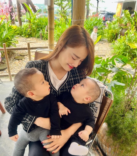 Nhã Phương xin vía sinh đôi con trai, phải chăng đã có tin vui? - Ảnh 2. Nhã Phương xin vía sinh đôi con trai, phải chăng đã có tin vui? - Ảnh 2.